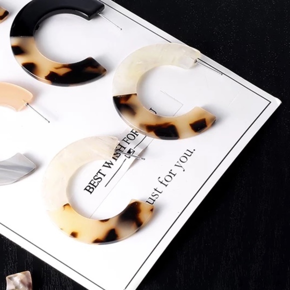 Ivory Leopard Acrylic Tortoise Shell Hoop Earrings - Picture 5 of 7
